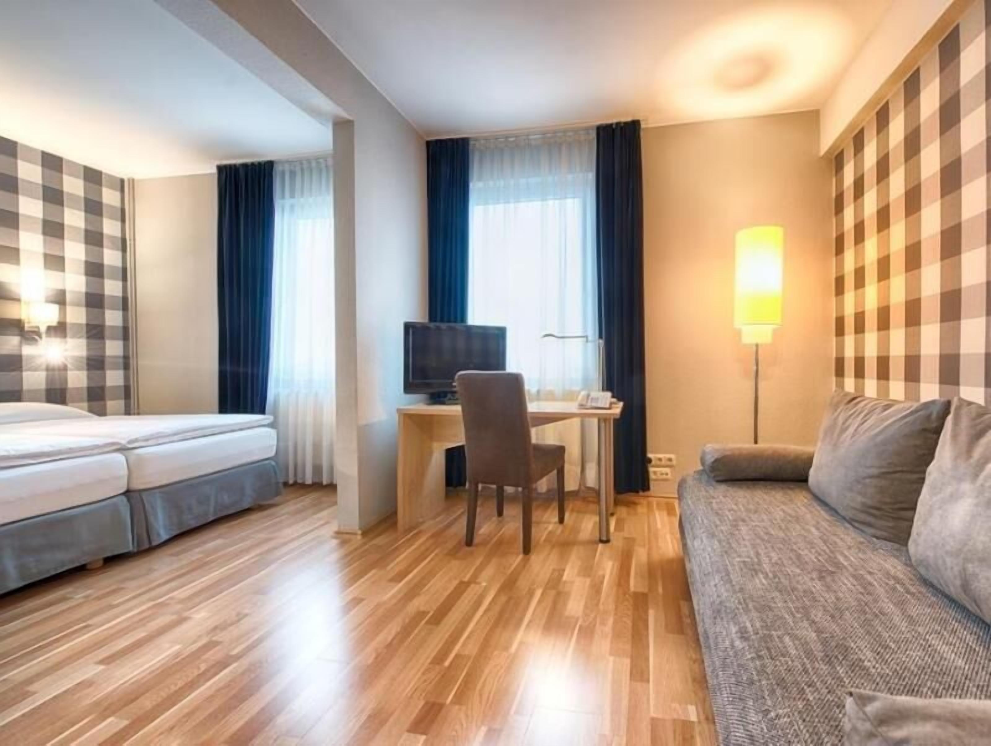 Ropa de cama hipoalergénica, escritorio y sistema de insonorización 