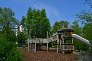 Children's play area - outdoor - Enjoy Hotel Berlin City Messe (Berlin)