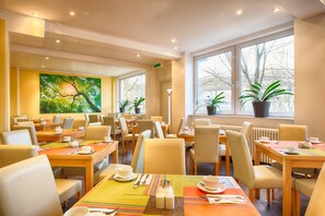 Daily cooked-to-order breakfast for a fee - Enjoy Hotel Berlin City Messe (Berlin)