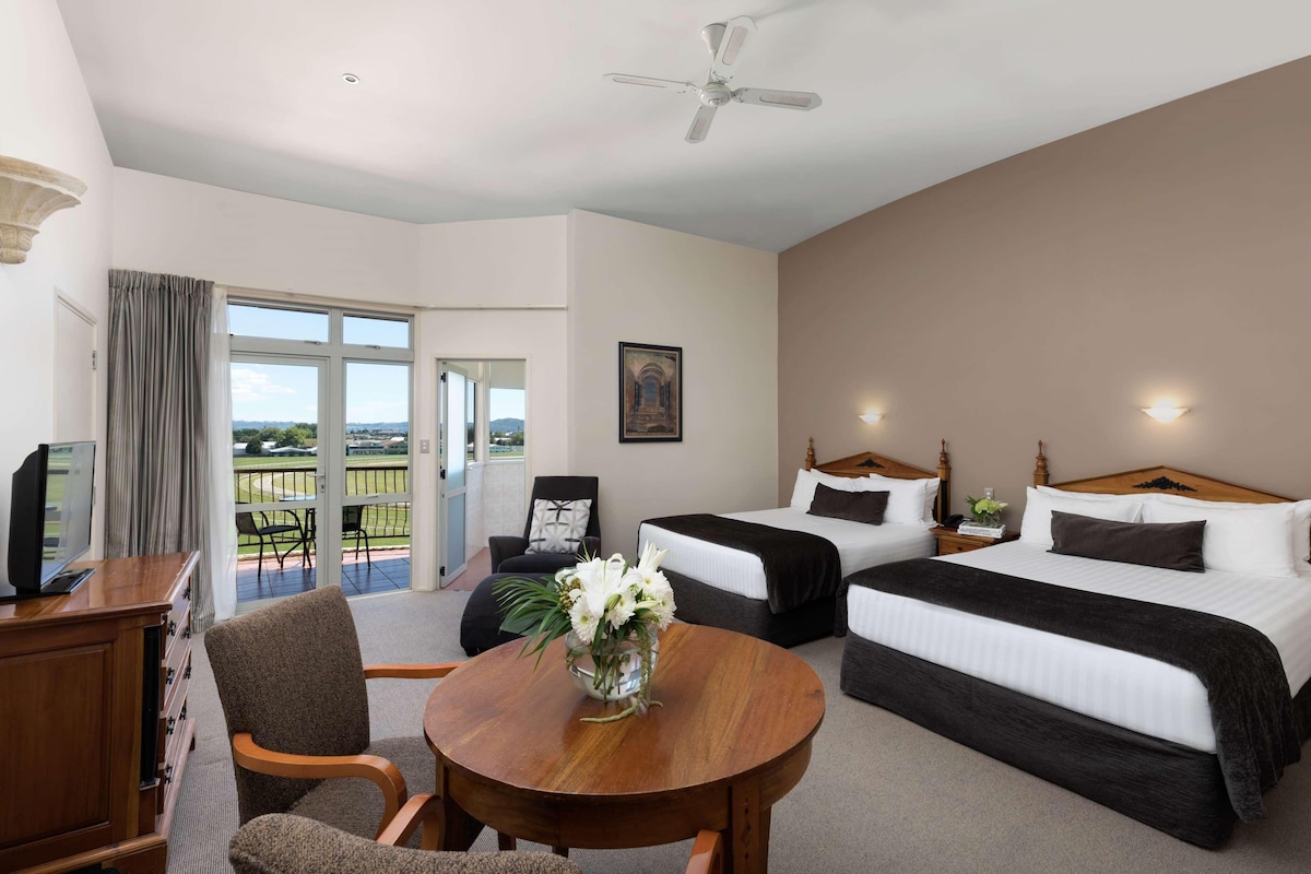 Minibar, blackout drapes, iron/ironing board, WiFi (free)