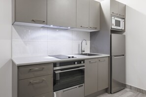 Kühlschrank, Mikrowelle, Toaster, Hochstuhl