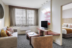 42-inch LCD TV with cable channels, TV, DVD player - Adina CityLife Wellington (Wellington)