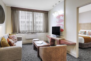 TV LCD 42 pollici con canali via cavo, TV, lettore DVD