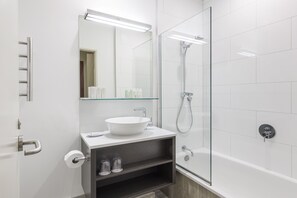 Free toiletries, hair dryer, towels - Adina CityLife Wellington (Wellington)