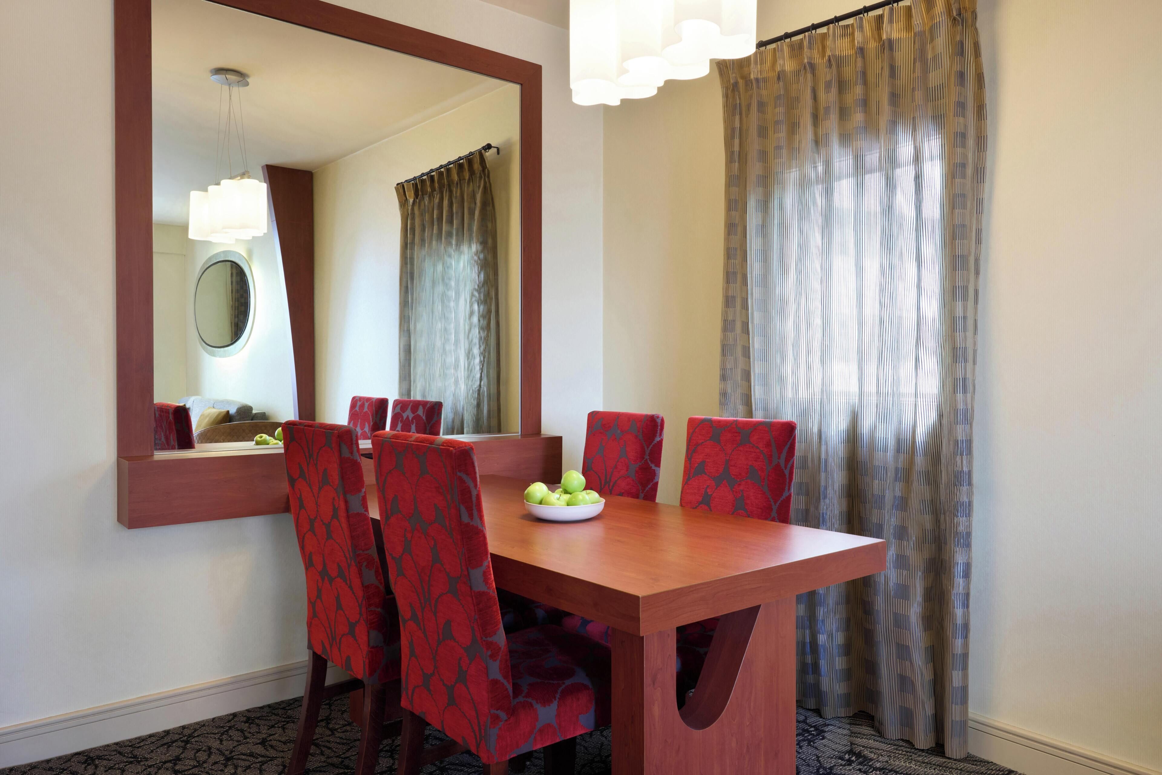 One Bedroom Apartment | In-room dining