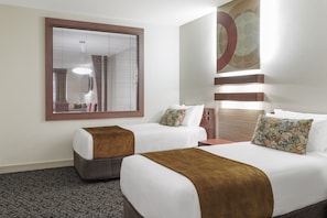 Premier Suite, 2 Bedrooms (1 Queen, 2 Singles) | Premium bedding, in-room safe, desk, laptop workspace - Adina CityLife Wellington (Wellington)