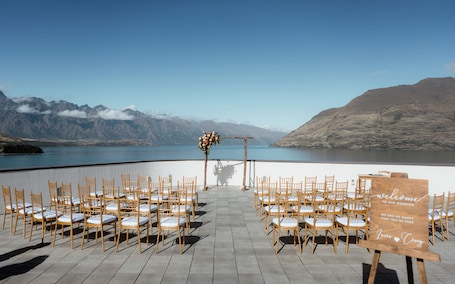Rooftop terrace. Rendezvous Heritage Hotel Queenstown