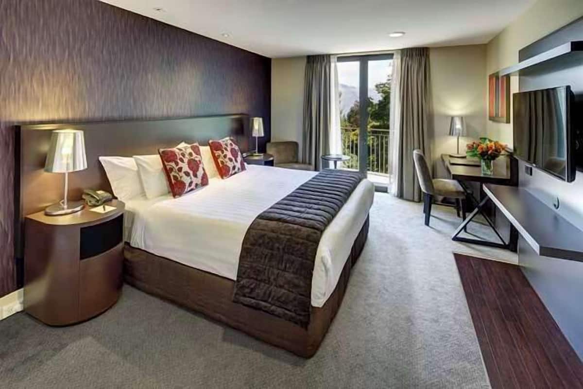 1 bedroom, in-room safe, desk, blackout curtains