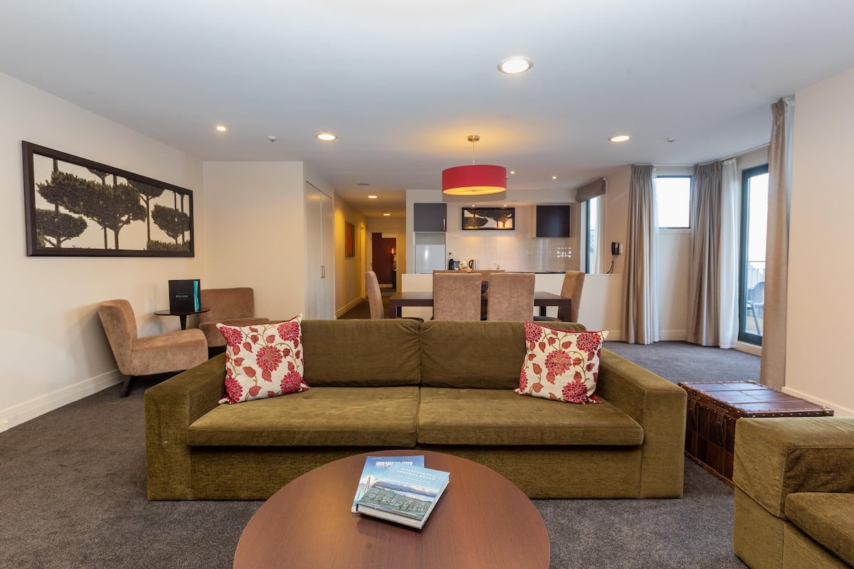 1 bedroom, in-room safe, desk, blackout drapes