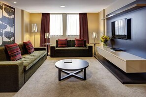 In-room safe, desk, blackout curtains, iron/ironing board - Rendezvous Heritage Hotel Queenstown (Queenstown)