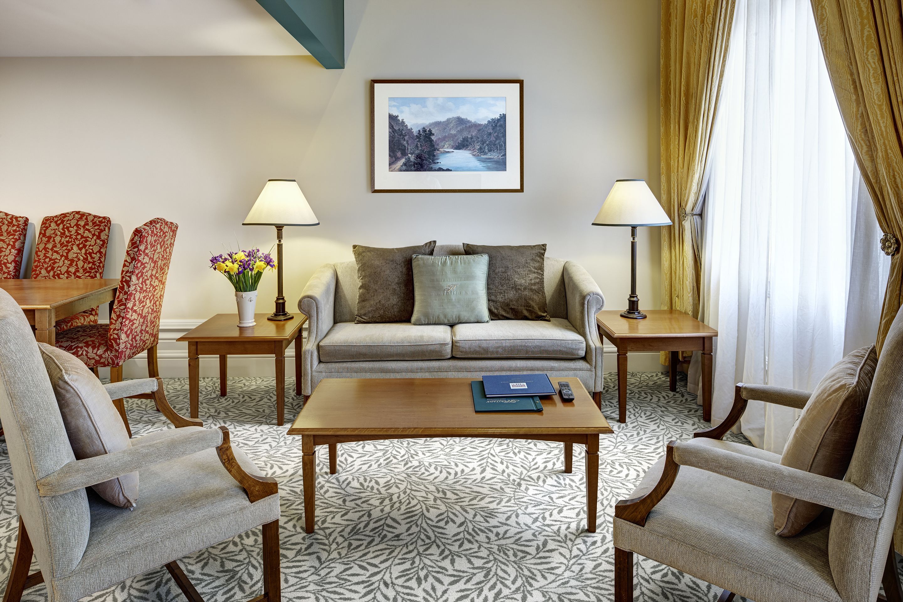 Televisi LED 45-inci dengan saluran TV satelit dan pemutar DVD