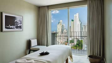 Couples treatment rooms, sauna, steam room, body treatments