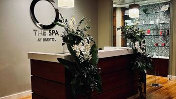 Couples treatment rooms, sauna, steam room, body treatments