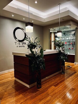 Couples treatment room(s), sauna, steam room, body treatments