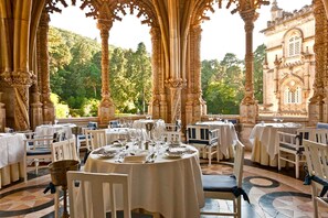 Breakfast, lunch, dinner served; French cuisine 