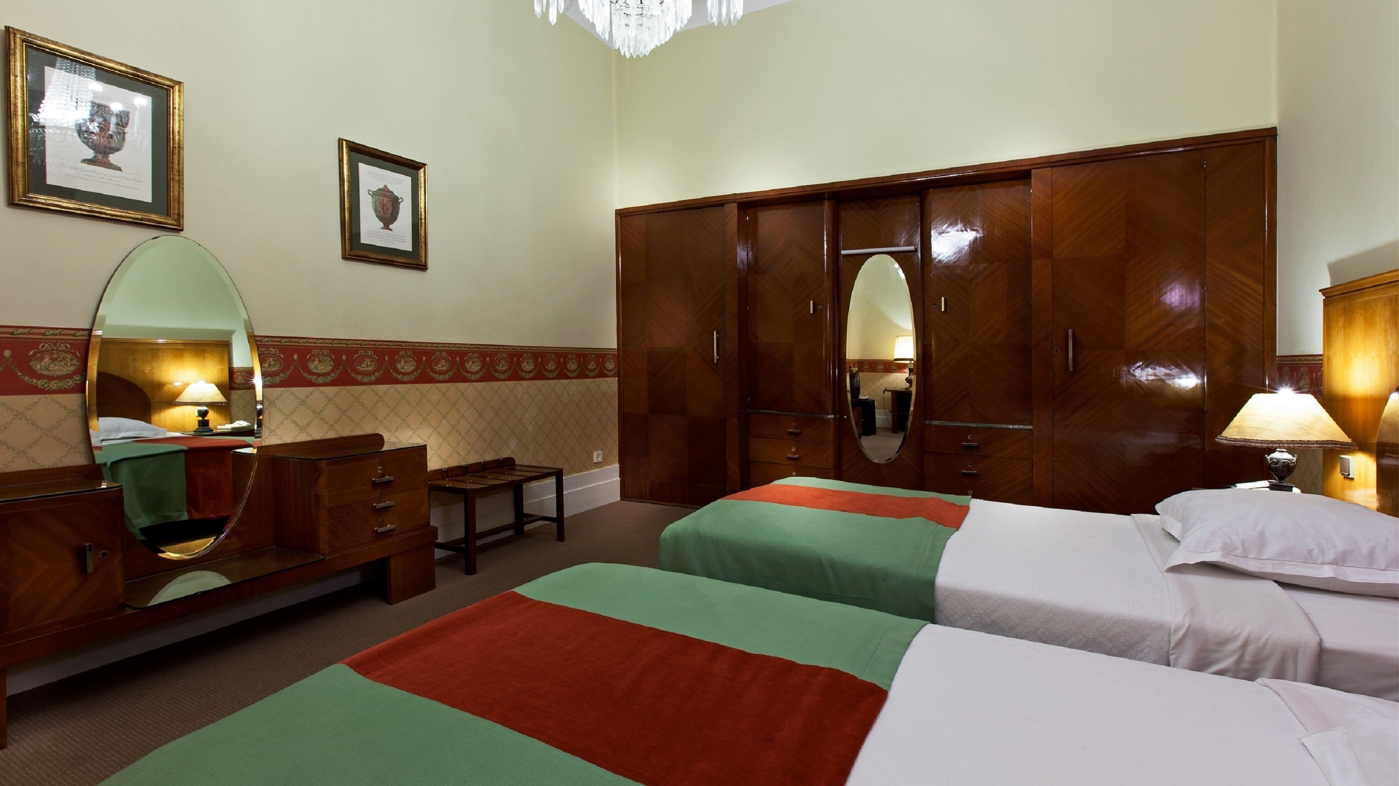 junior suite, 1 double bed | minibar, in-room safe, free cots/infant beds, free wifi