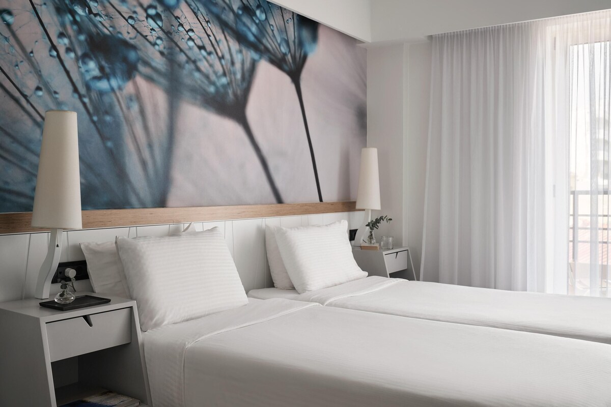 Kamar Superior, pemandangan kota | Minibar, brankas, ruang kerja ramah laptop, dan kedap suara