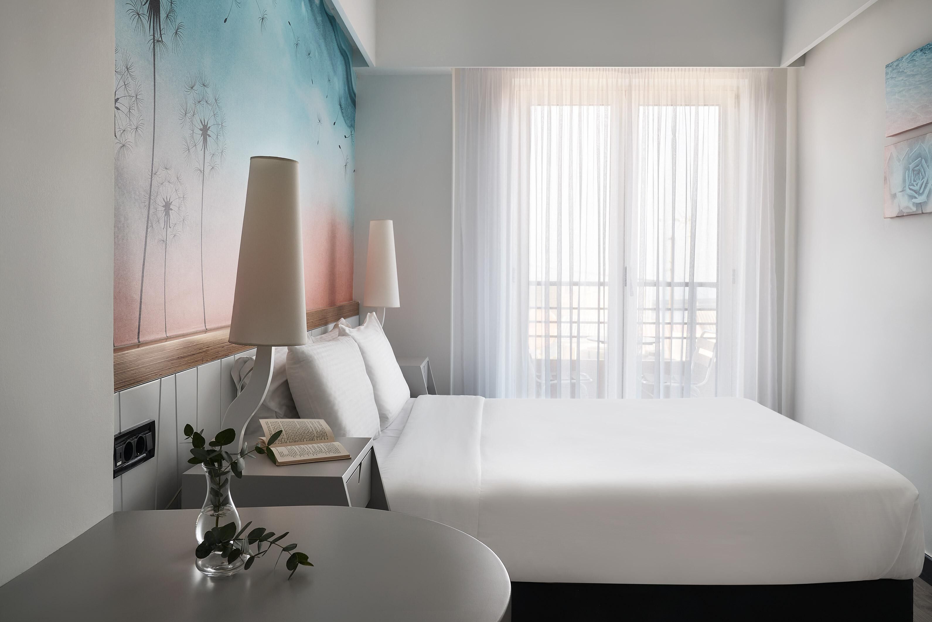 Comfy Room | Minibar, in-room safe, laptop workspace, soundproofing