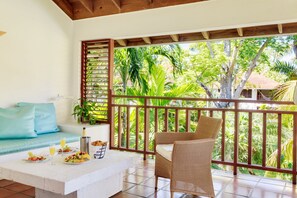 Atrium Suite | 高級寢具、免費迷你吧、客房內保險箱、書桌