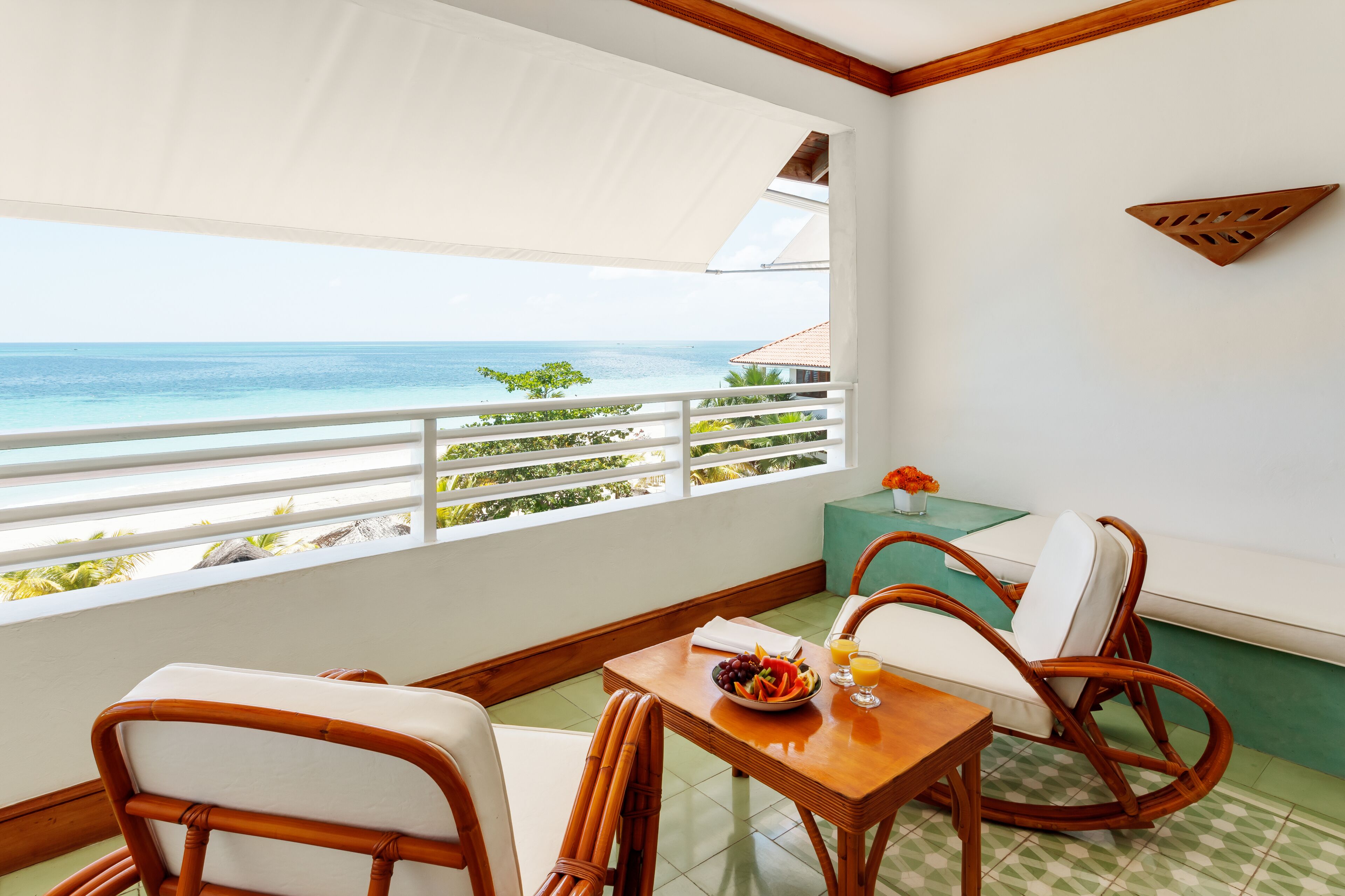 Great House Ocean Suite | Ropa de cama de alta calidad y artículos del minibar gratis 