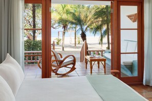 Beachfront Verandah Suite | Bộ đồ giường cao cấp, minibar với thức uống miễn phí 