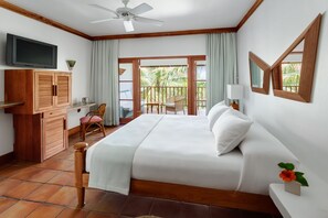 Ocean Verandah Suite | أغطية فراش متميزة وعناصر مجانية داخل الميني بار وخزنة داخل الغرفة ومكتب