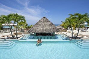 3 outdoor pools, pool umbrellas, pool loungers