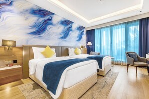 Premium bedding, down duvets, minibar, in-room safe - Mövenpick Grand Al Bustan Dubai (Dubai)