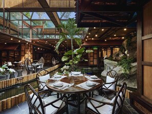 7 ristoranti, aperti a pranzo e a cena, cucina asiatica