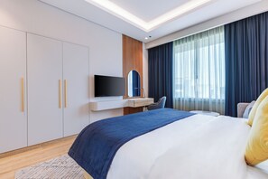 Premium bedding, down comforters, minibar, in-room safe - Mövenpick Grand Al Bustan Dubai (Dubai)