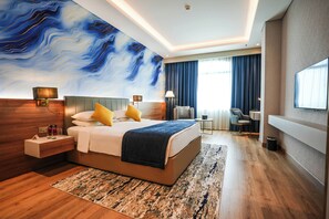 Premium bedding, in-room safe, desk, laptop workspace