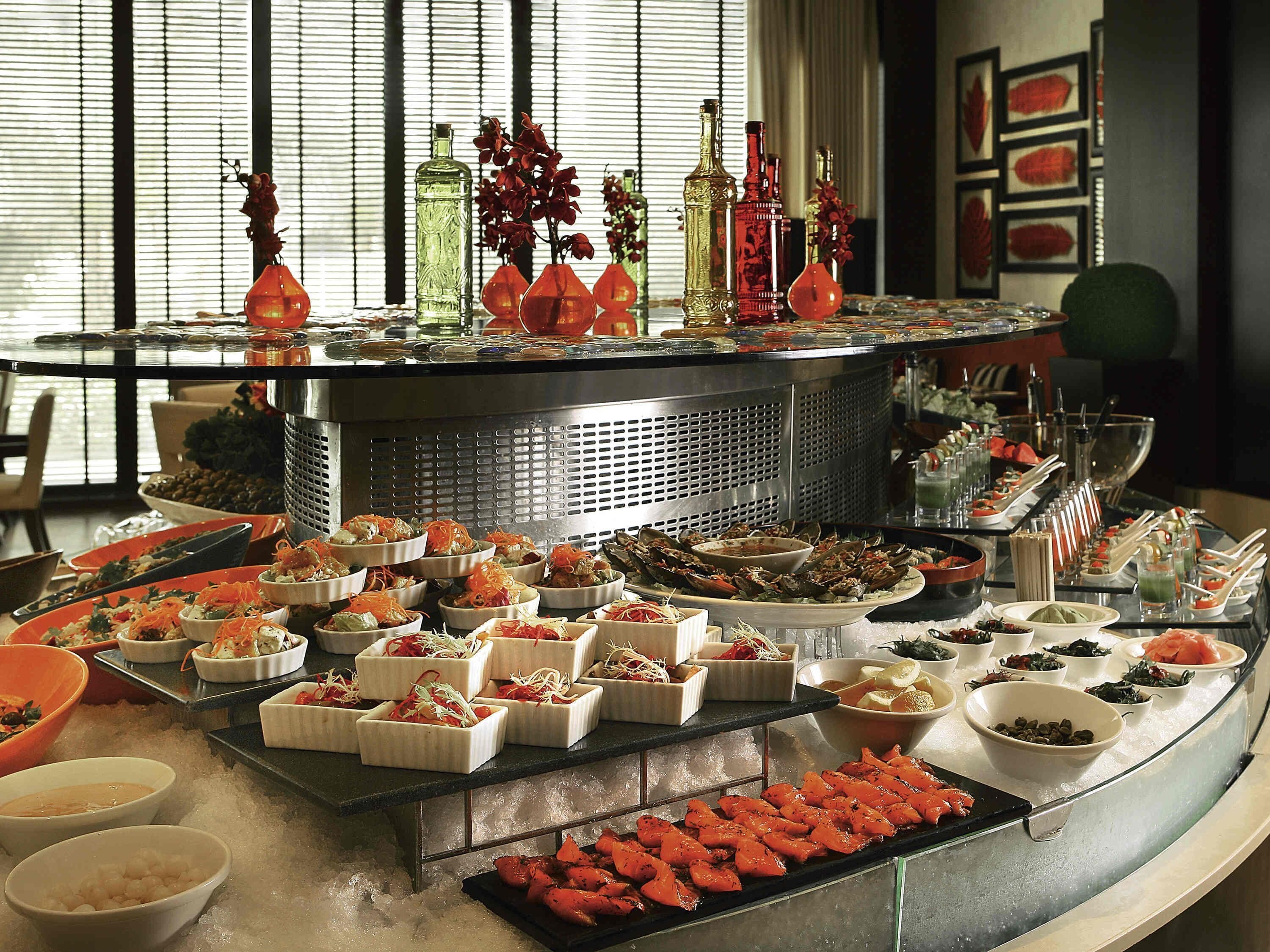 Bữa sáng buffet hàng ngày (200 AED/mỗi người) 