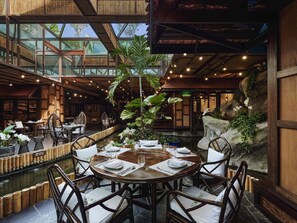 7 restaurants, lunch, dinner served; Asian cuisine