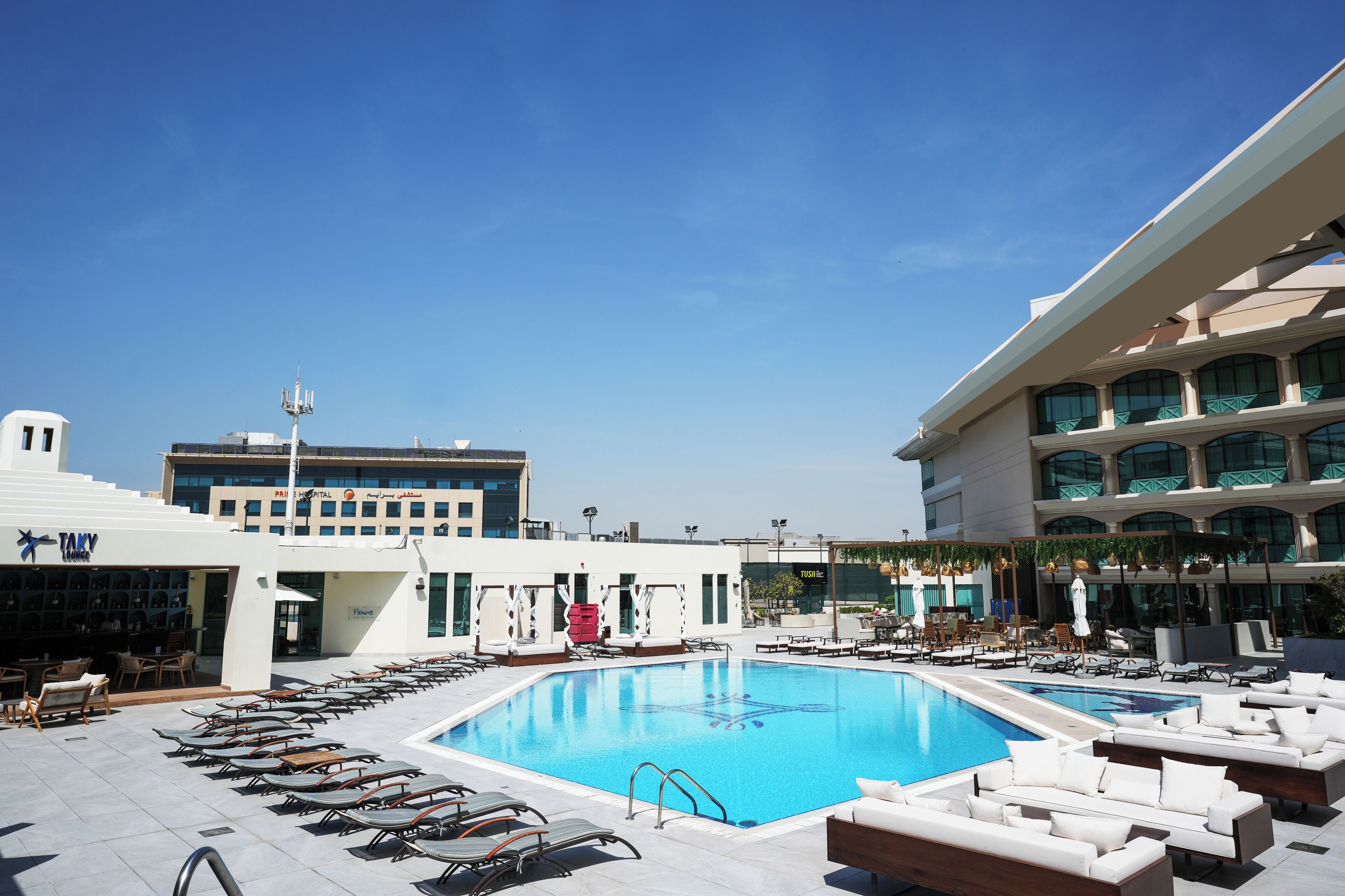 Outdoor pool, pool umbrellas, sun loungers