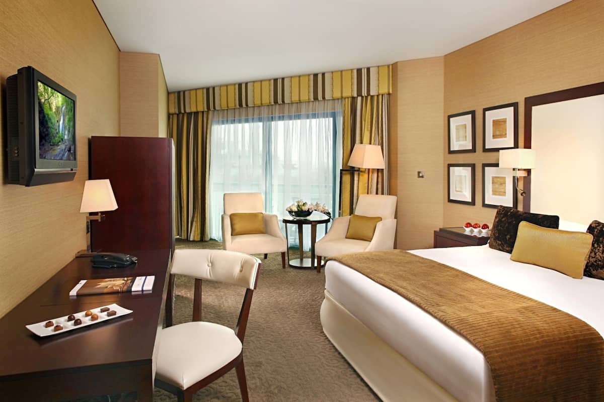 1 bedroom, premium bedding, in-room safe, desk