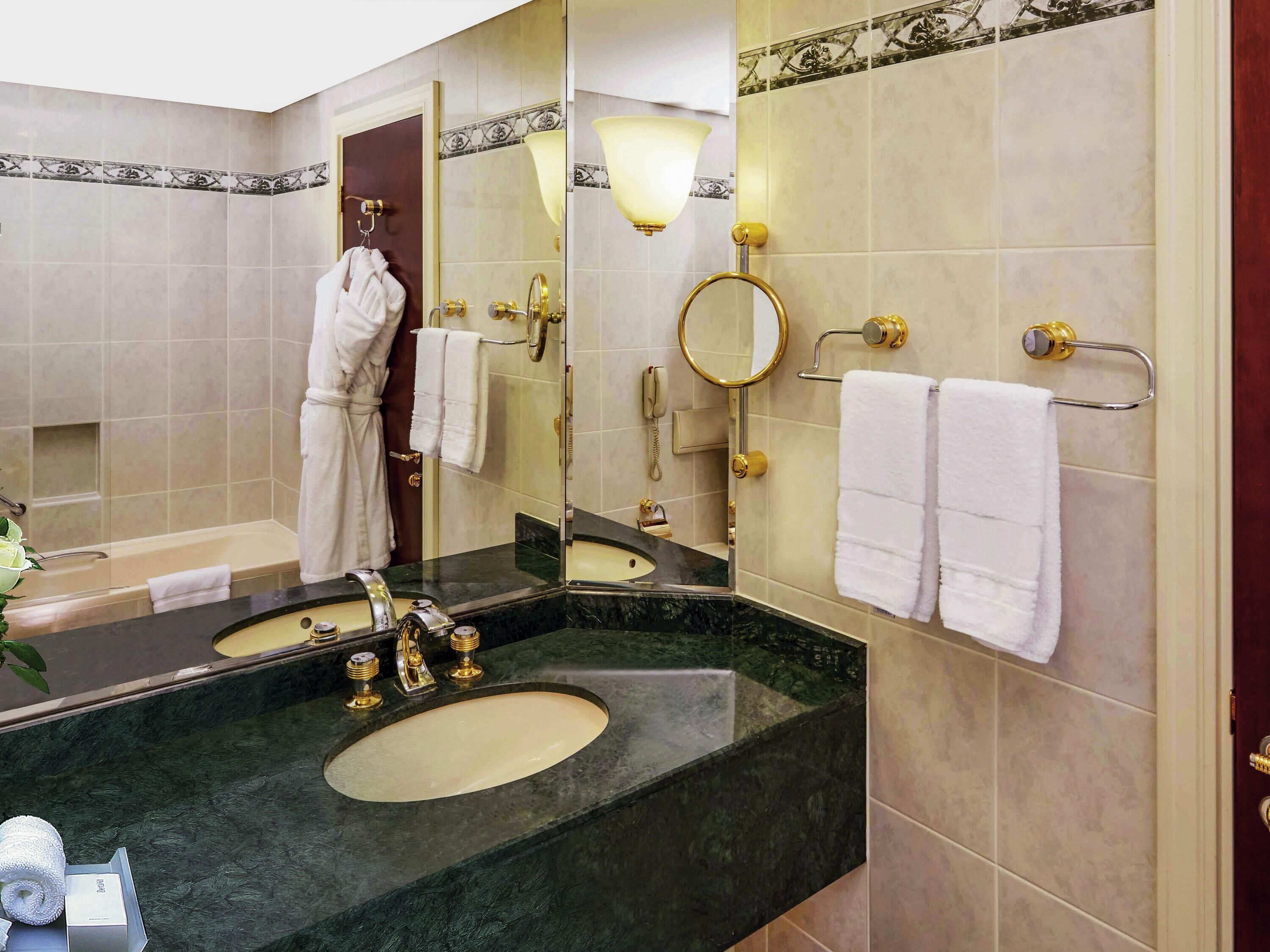 Roba de llit d'alta qualitat, caixa forta a l'habitació i escriptori 