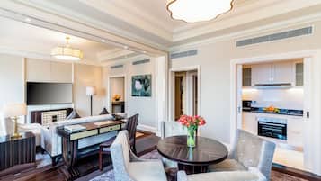 Heritage Suite - SIGNATURE LOUNGE PRIVILEGES | ๊ณ ๊ธ ์นจ๊ตฌ, ํ
ํผํ๋ ์นจ๋, ๋ฏธ๋๋ฐ, ๊ฐ์ค ๋ด ๊ธ๊ณ