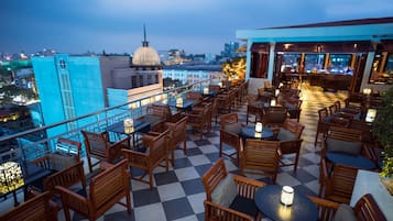 2 bars/lounges, poolside bar