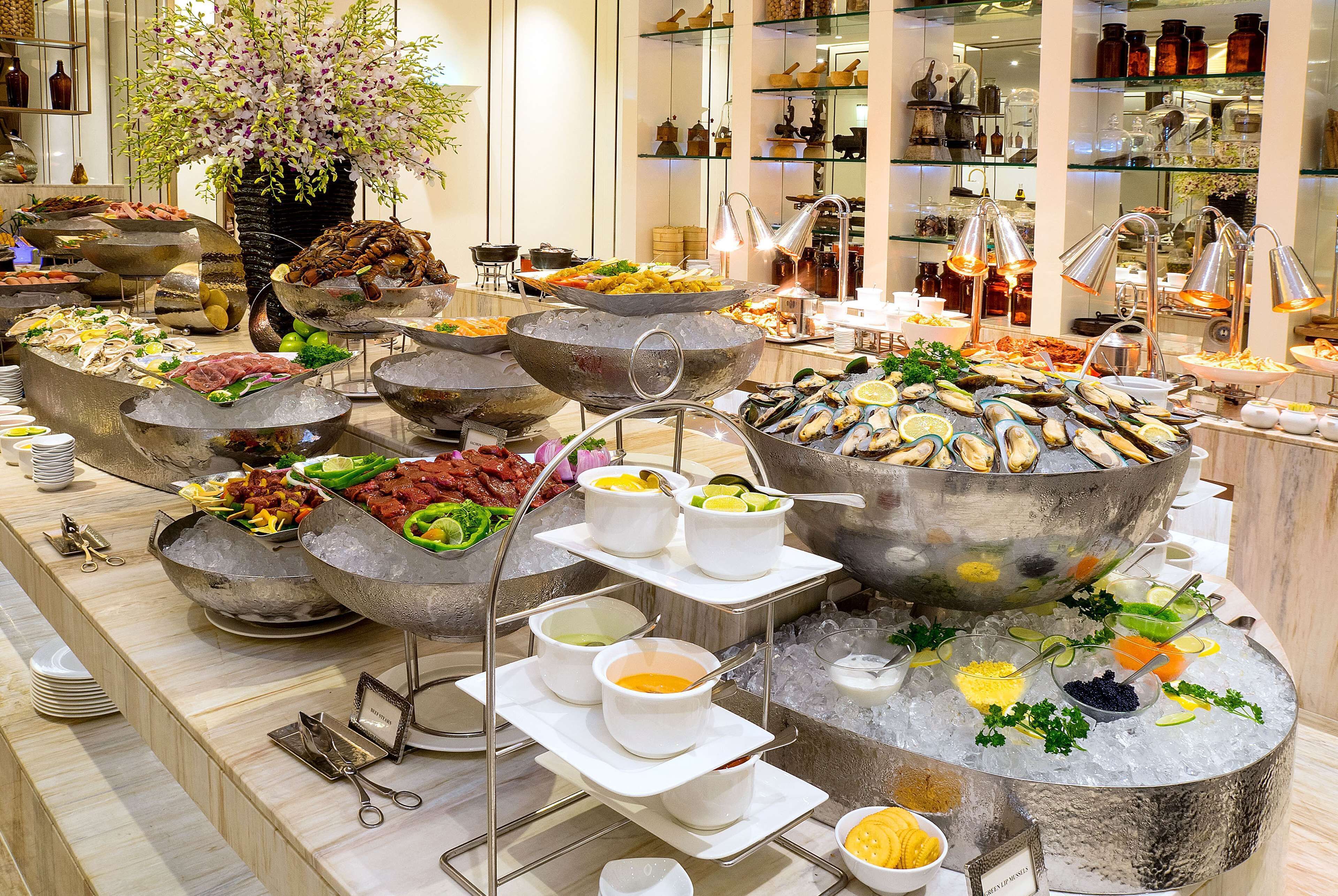 2 restaurants; breakfast, lunch, dinner, and brunch served