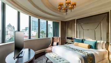 Seprai premium, tempat tidur Tempur-Pendic, minibar, dan brankas