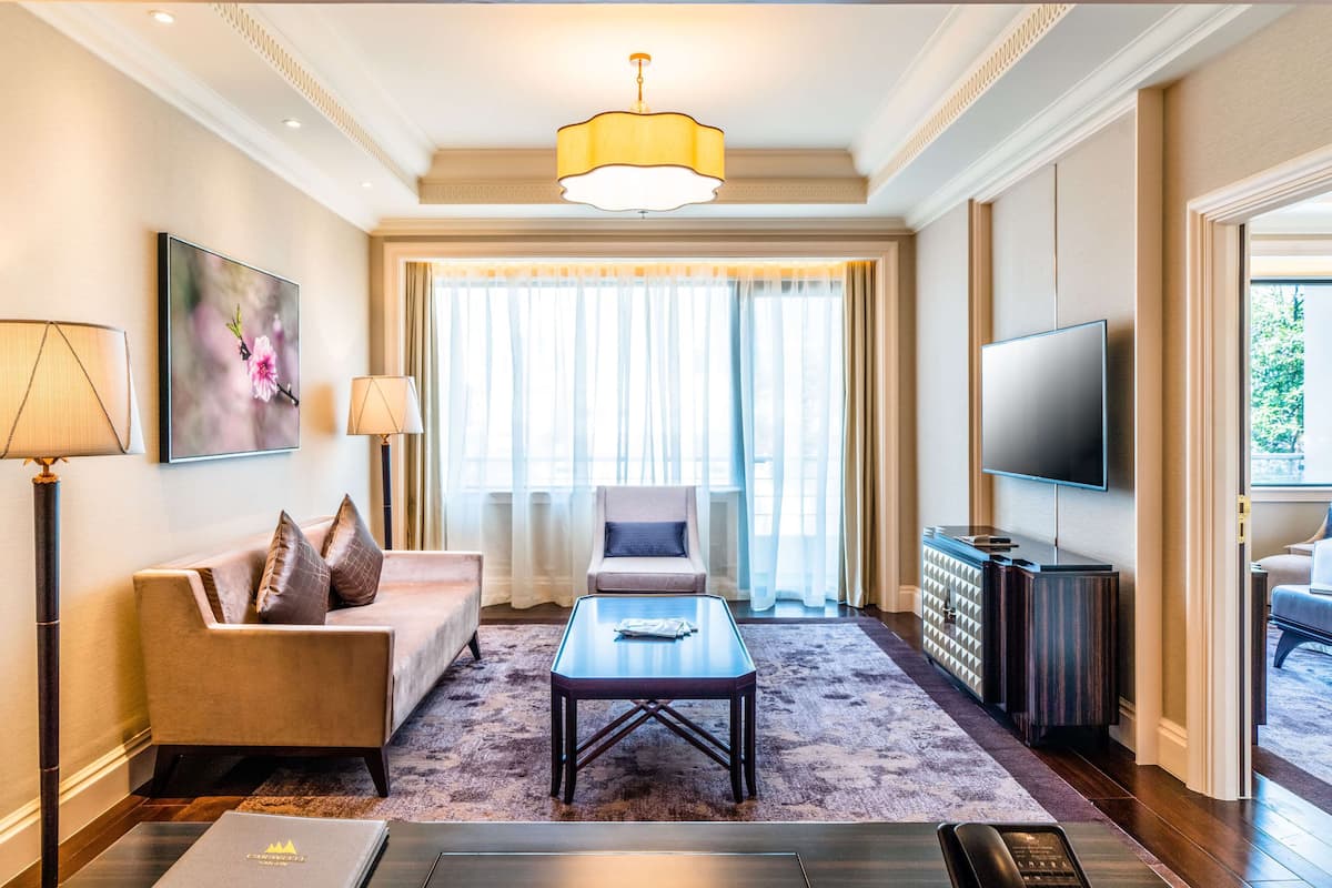 Opera View Suite - SIGNATURE LOUNGE PRIVILEGES | 1 bedroom, premium bedding, Tempur-Pedic beds, minibar
