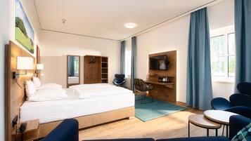 Quarto casal luxo | 1 quarto, cofres nos quartos, escrivaninha, cortinas blackout