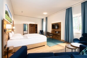 Habitación Deluxe doble | Caja fuerte, escritorio, cortinas opacas y wifi gratis