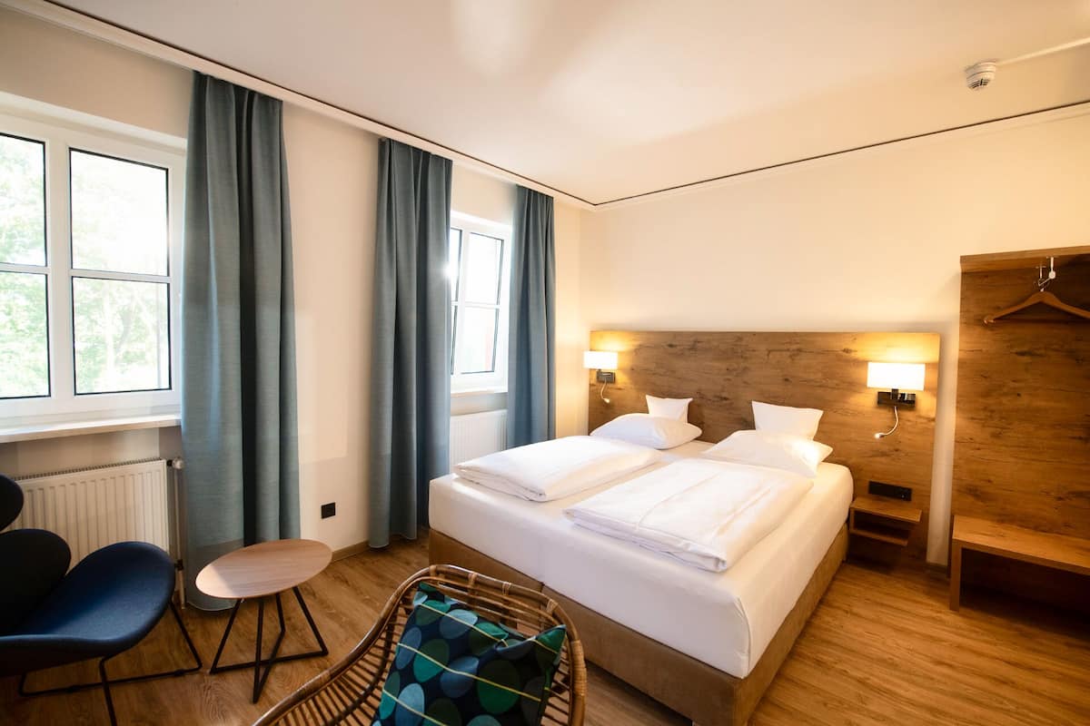 1 bedroom, in-room safe, desk, blackout curtains