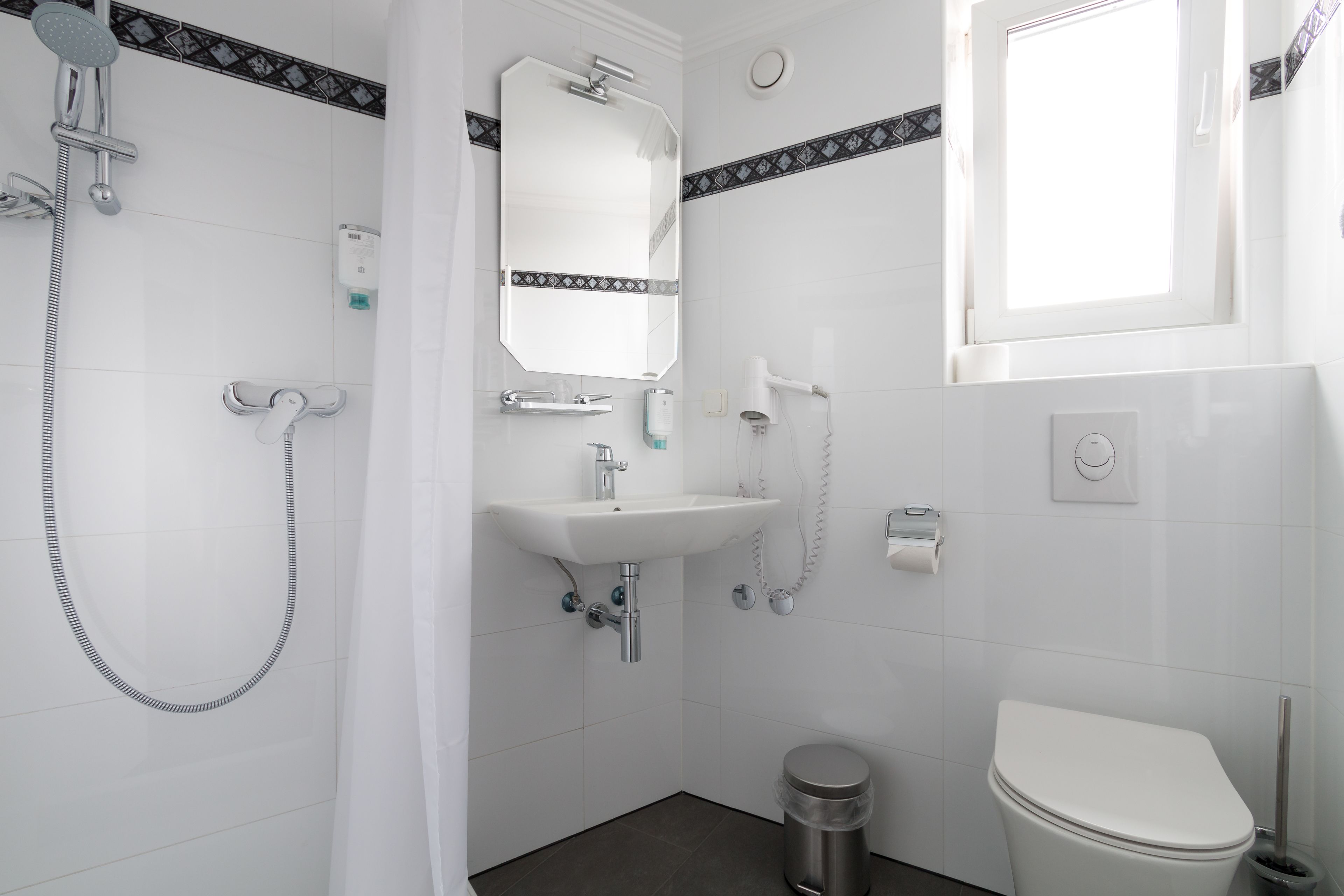 premium bedding, pillow-top beds, minibar, in-room safe