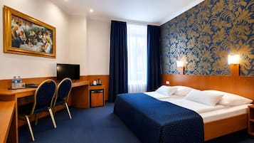 Double Room, 1 King Bed | Premium bedding, pillowtop beds, minibar, in-room safe
