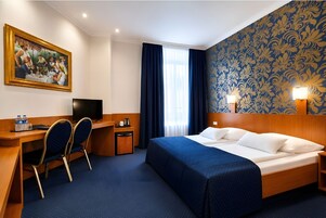 Ropa de cama de alta calidad, colchones con pillow-top y minibar