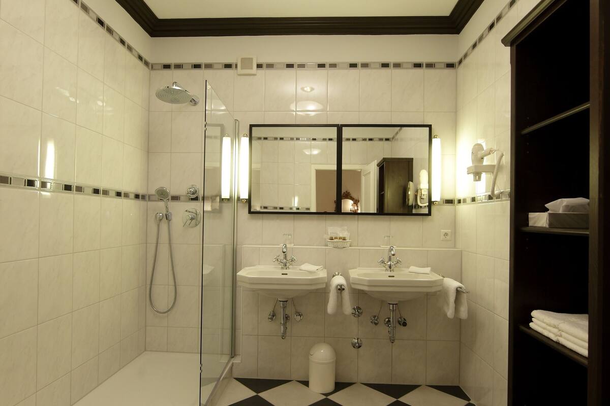 grand suite | bathroom | free toiletries, hair dryer, bathrobes, slippers