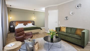 Junior Suite | Living area | Flat-screen TV