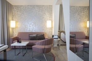 Junior Suite | Living area